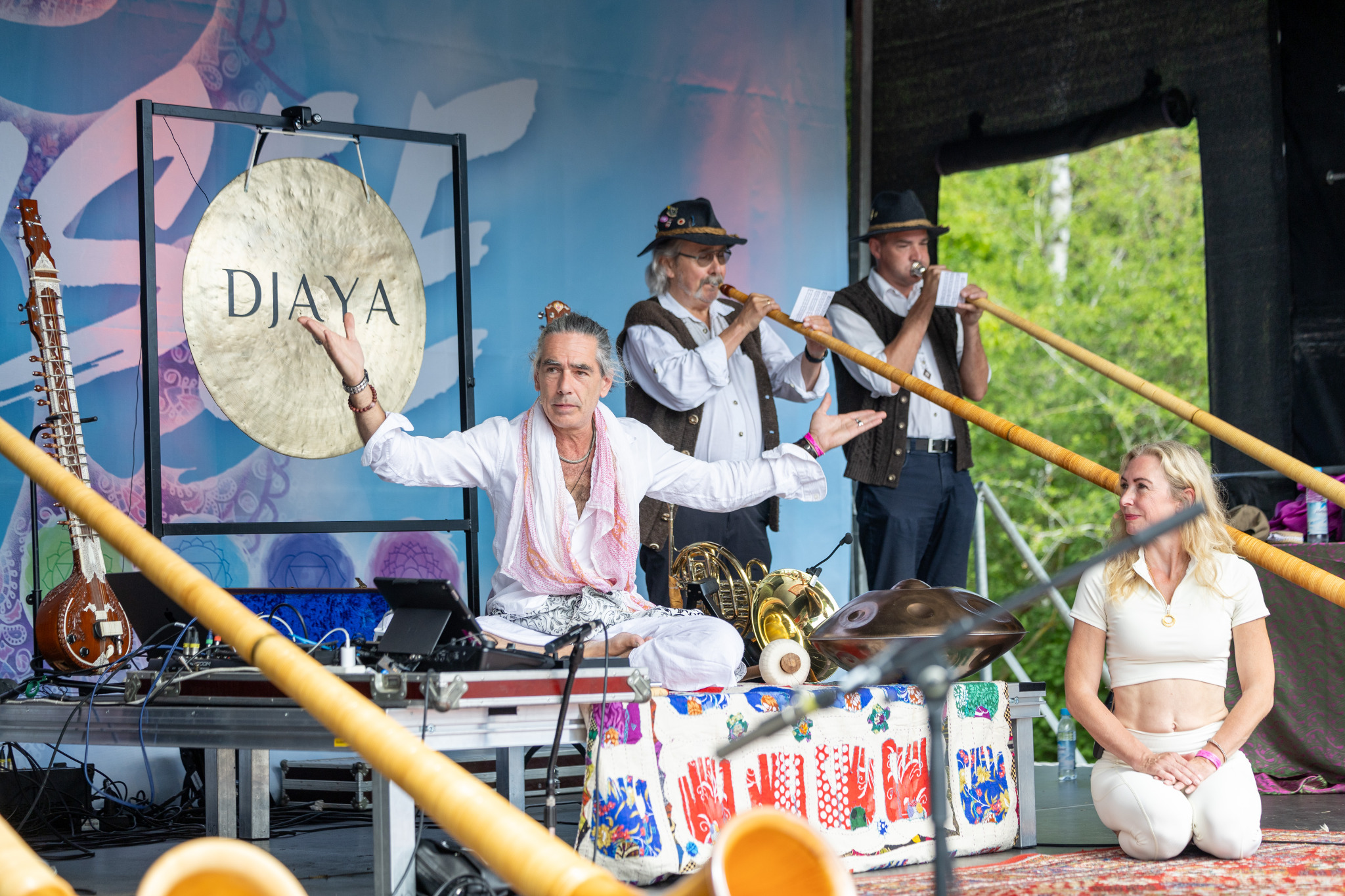 Yann Kuhlmann performing with DJAYA