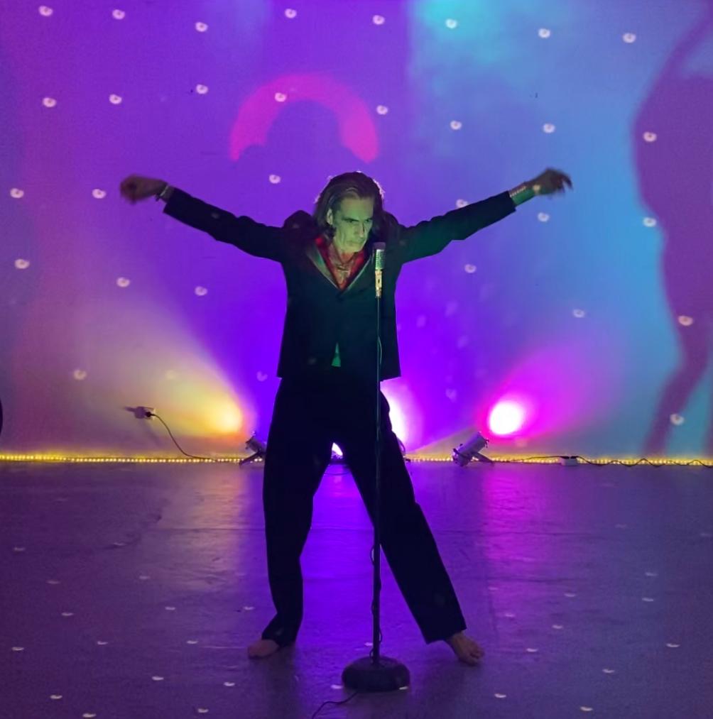 Yann Kuhlmann performing live in colored stage light